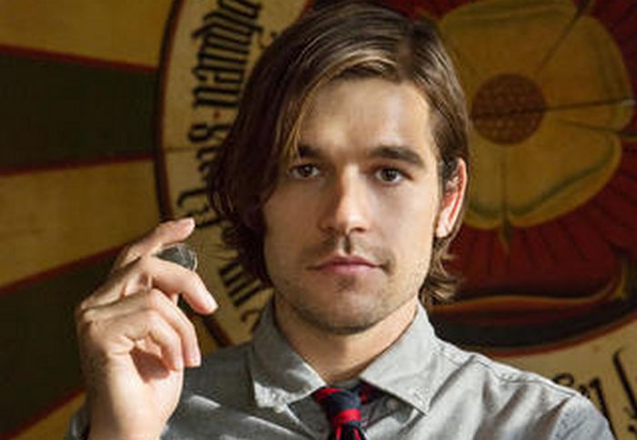 Jason Ralph & Sera Gamble – The Magicians