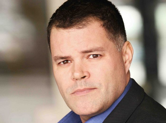 Aaron Douglas – Dirk Gently’s Holistic Detective Agency