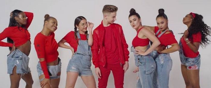 Finn Matthews – Julia