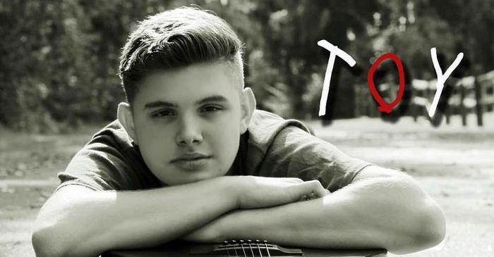 Sebastian Janoski – Toy
