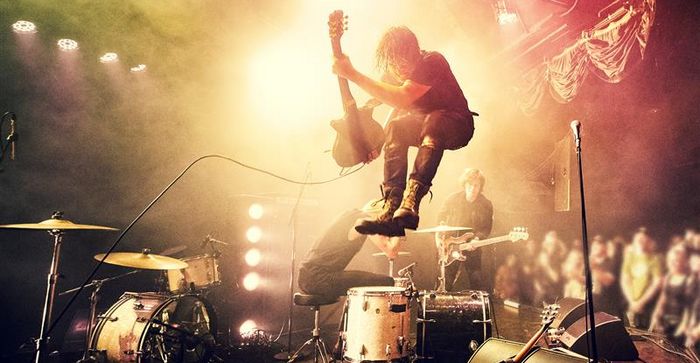 Reignwolf – Hear Me Out