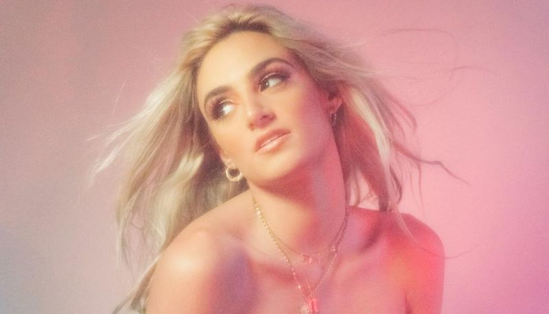 Nella Cole – Sex in the Room