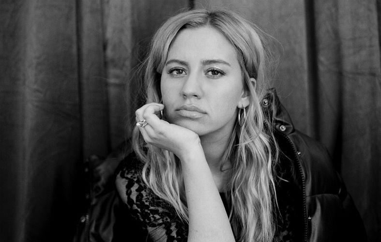 Callaghan Belle – Run Into You