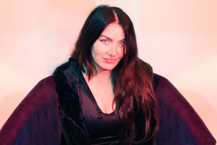 Betty Moon – Transluscent