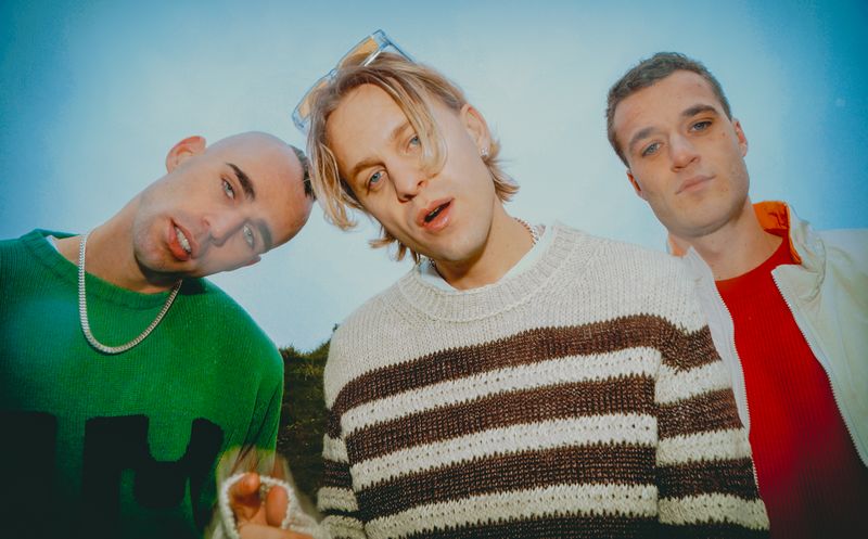 Scarlet Pleasure – SOS