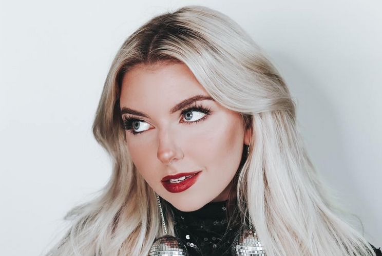 Brooke Barry – Closer