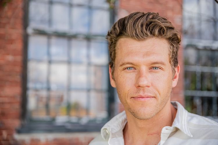 Brandon Mills – Glistening