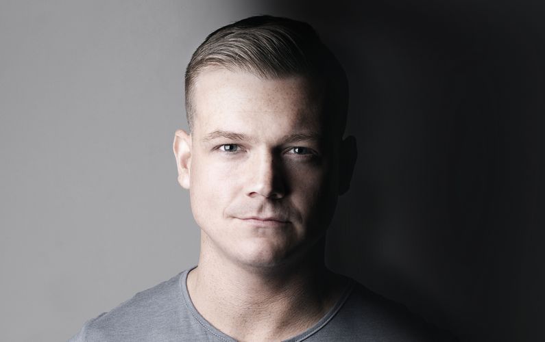 Liam Keegan – Forever Young