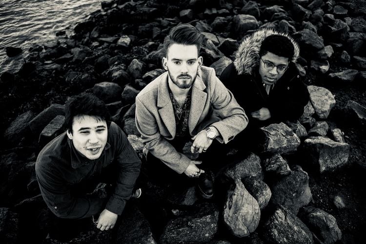 Between Giants – Lovesick