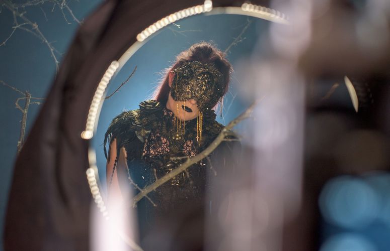 Ashley Worhol – Listen to the Wind