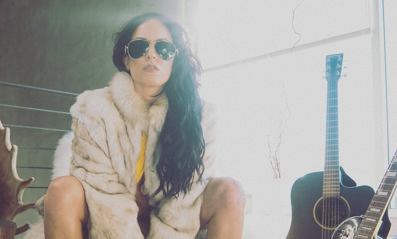 Anna Storm – Versace Shade