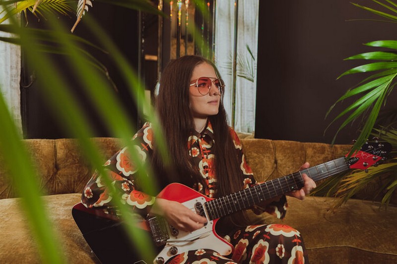 Arielle – Analog Girl in a Digital World