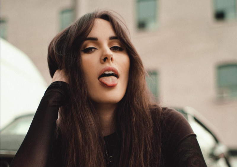 Chiara Young – Stupid Happy