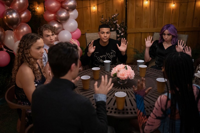 Naomi – Keep Your Friends Close