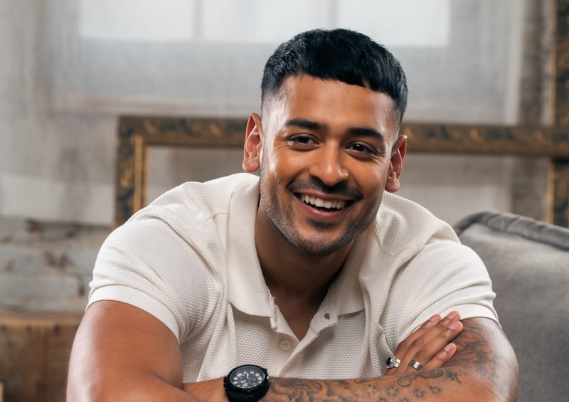 Dana Abraham – Neon Lights