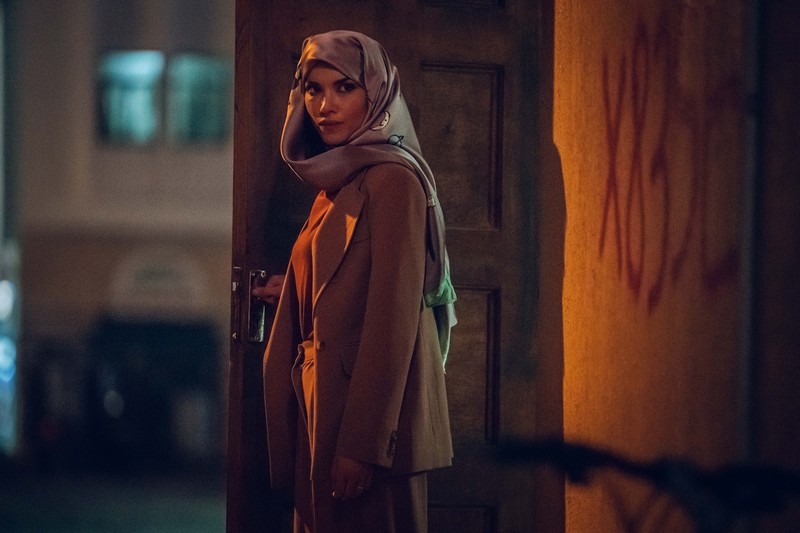 Amber Rose Revah – Last Light