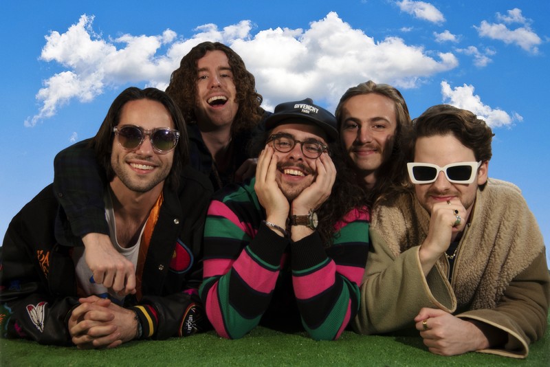 Never Ending Fall – Like She Does