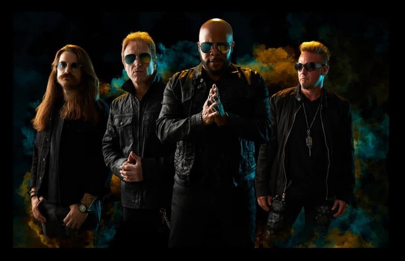 Empiires – Invincible