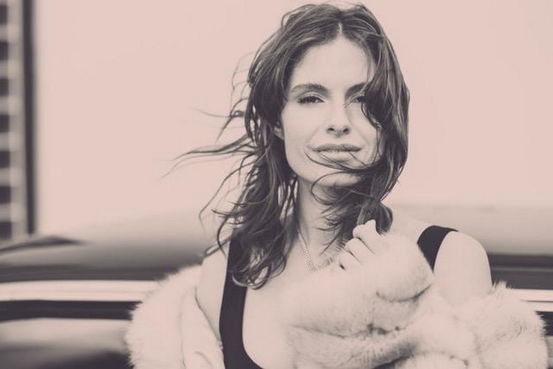 Olivia Grace Applegate – Love & Death