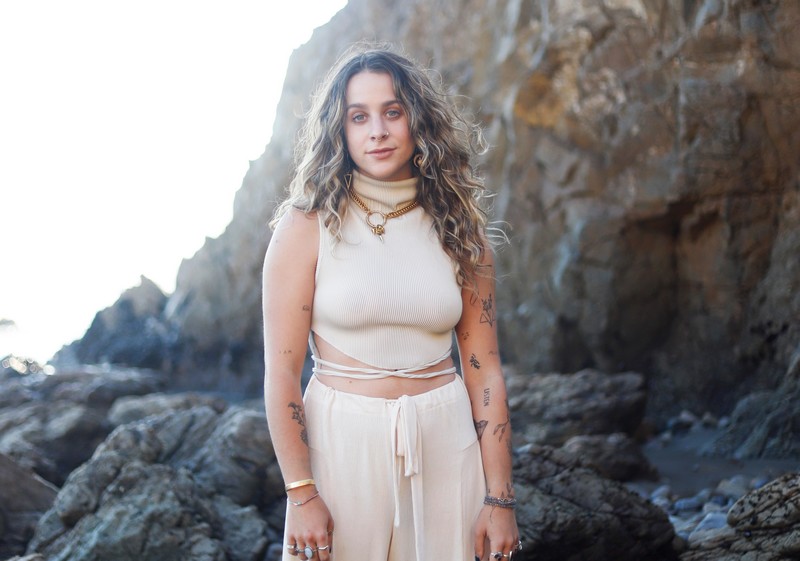 Anilee List – Static