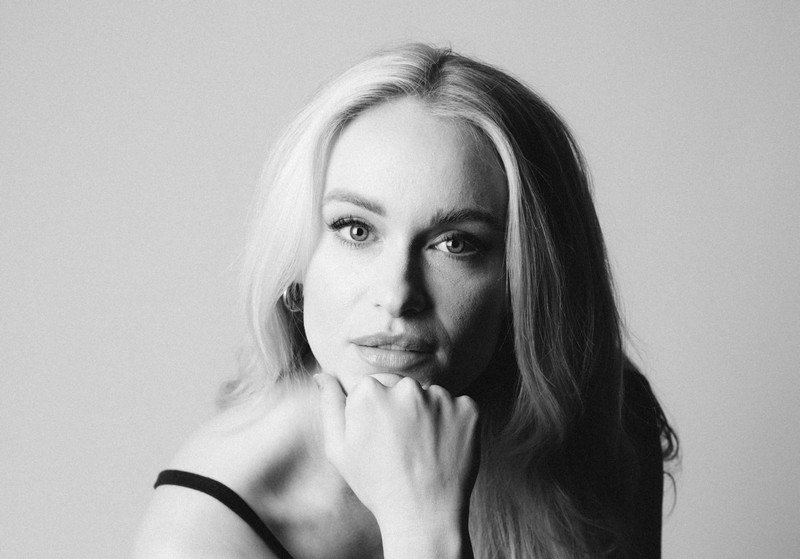 Leven Rambin – Last Night on Earth