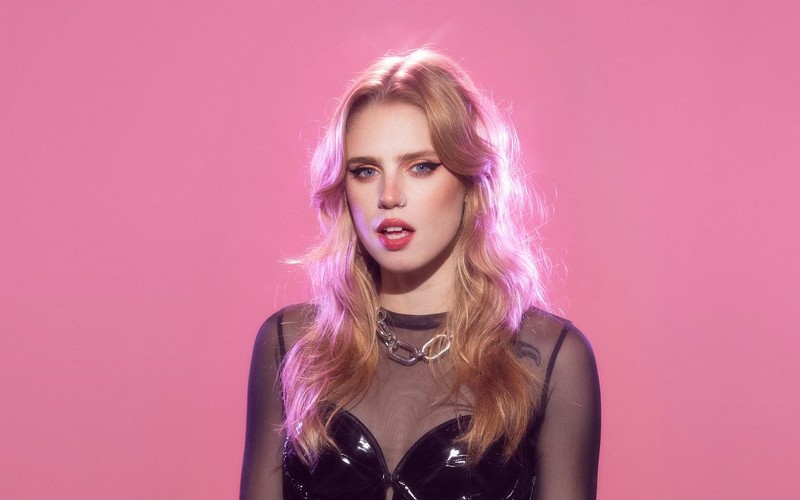 Cera Gibson – Famous By Accident