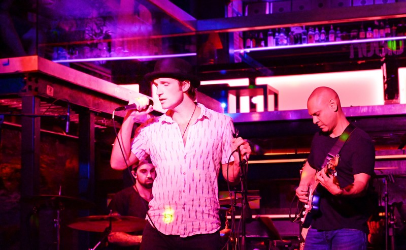 Monotronic – Waiting for You