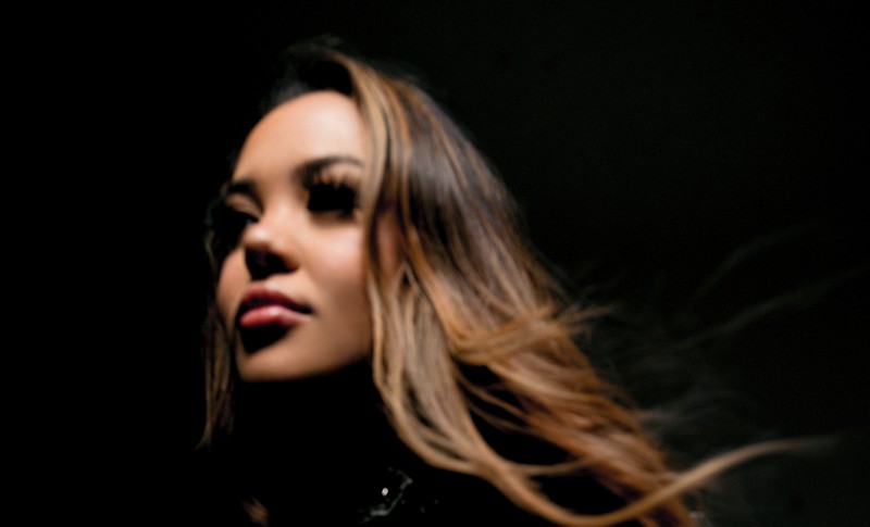 Maya Kuriel – Liquid Courage