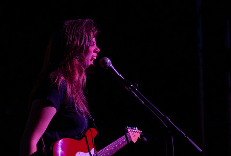 Lou Lou Safran – Cinnamon (On The Rocks)