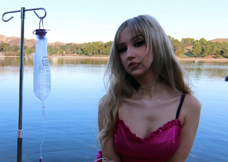 Scarlett Taylor – Pink Bars