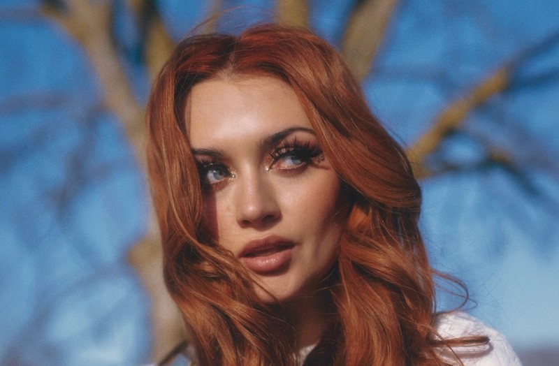 Bronnie – Own Girl Own World