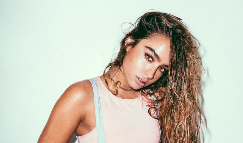 Sommer Ray – She’s a DJ
