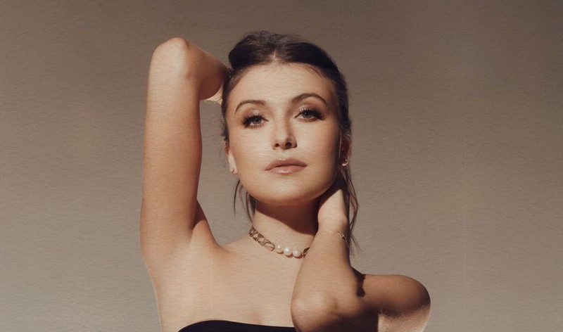 Elle Winter – Never Even Met Her