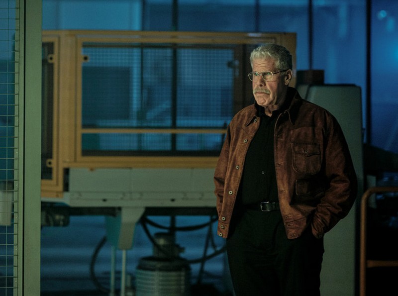 Ron Perlman – The Capture