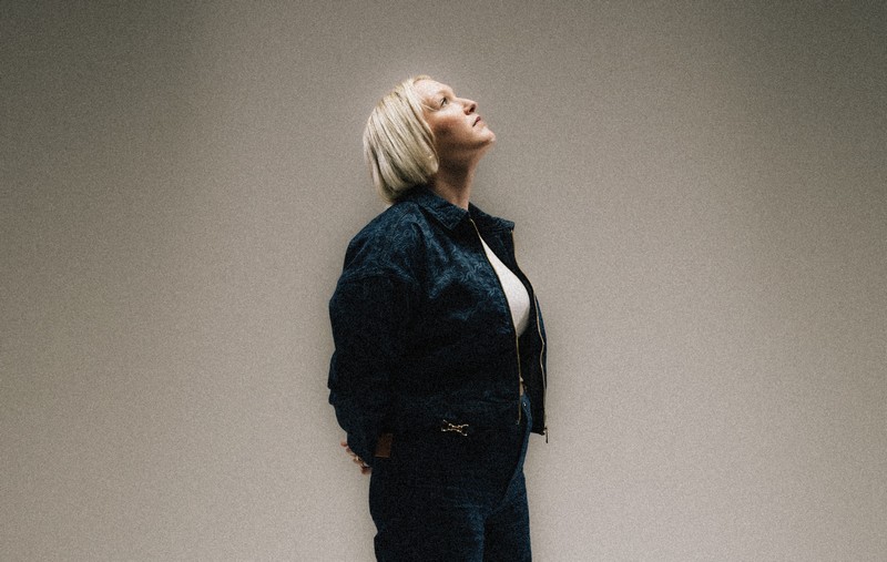 Molly Warburton – Shout Louder
